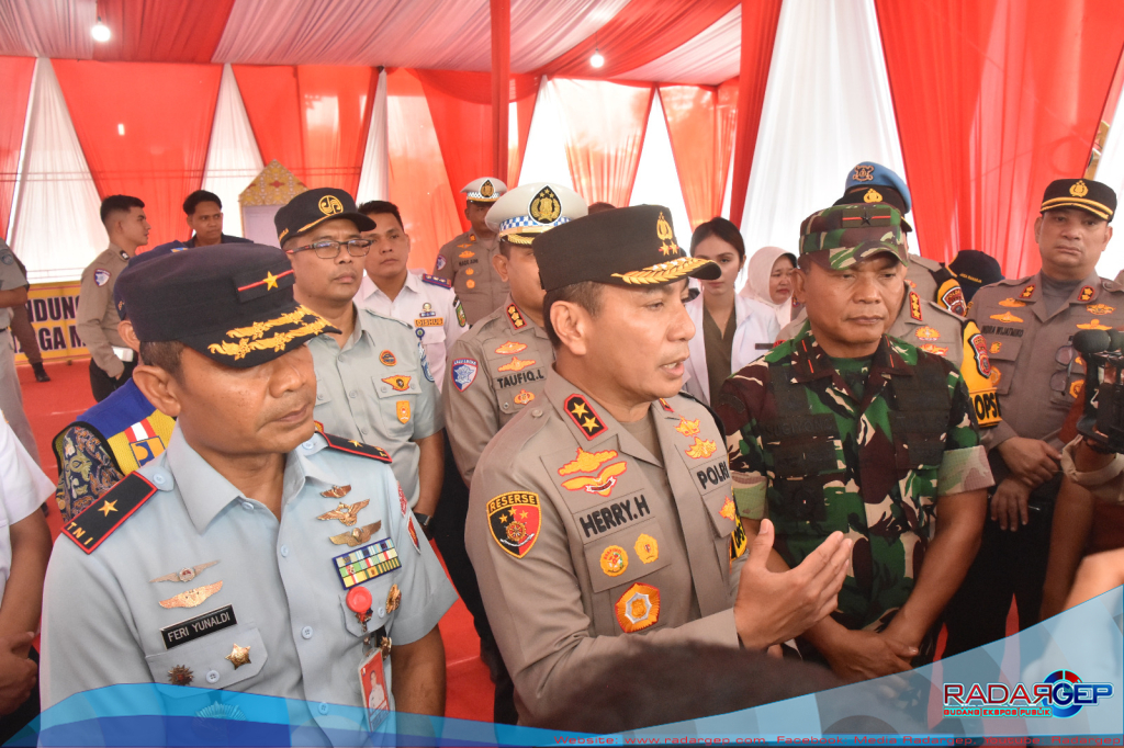 Bersama Kapolda Riau, Danrem 031/WB Tinjau Pospam Lebaran Mudik Lebaran 1446 H